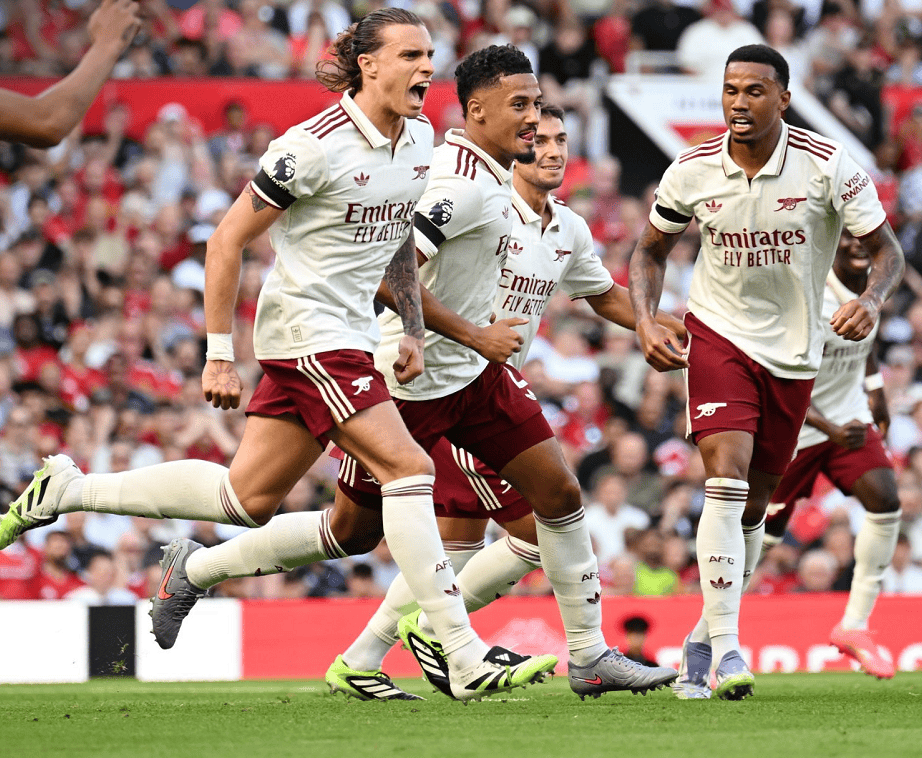 红魔门将送礼，枪手铁卫一剑封喉！阿森纳1-0曼联，拒绝百场失利